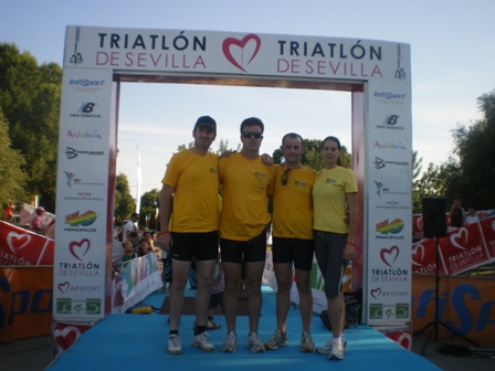 NTAC patrocinador del equipo de triatlón en Sevilla